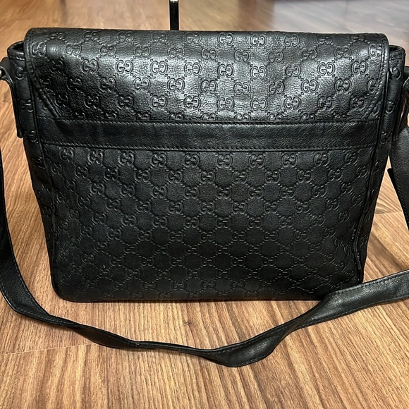 A229 - 💯 % authentic Gucci messenger crossbody bag - Picture 3 of 16